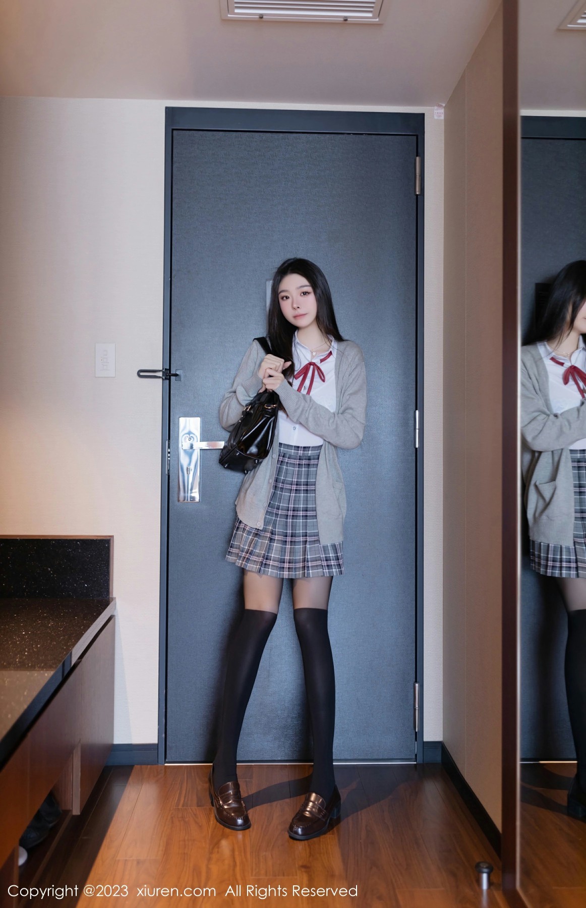 [XiuRen秀人网] 2023.12.14 No.7809 小逗逗 学妹制服 薄纱蕾丝情趣内衣 性感写真 [77+1P]