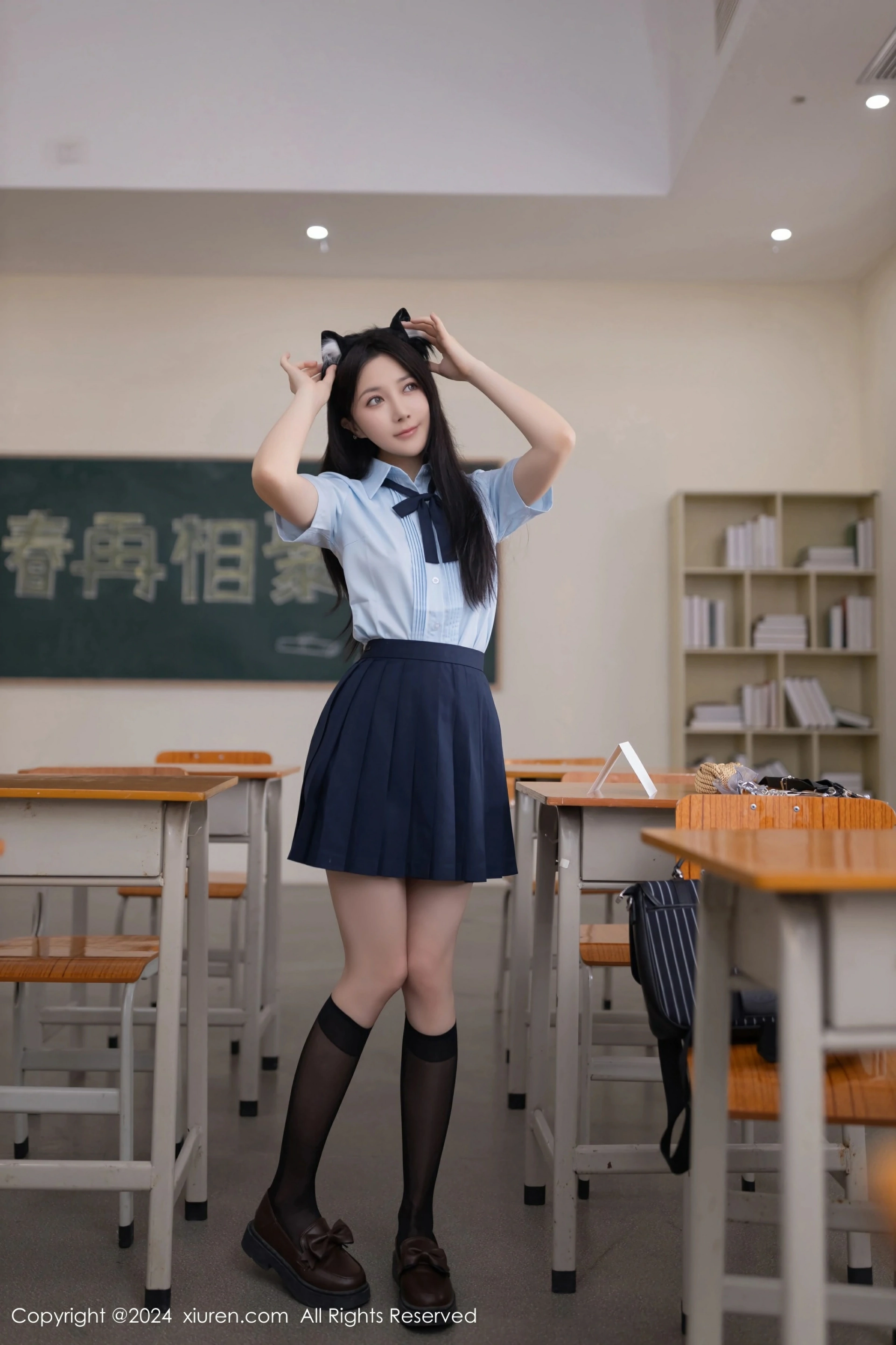 [XiuRen秀人网] 2024.07.12 No.8854 鱼子酱Fish 学生制服 性感魅惑黑丝 班长的礼物主题 迪拜旅拍写真 [80+1P]