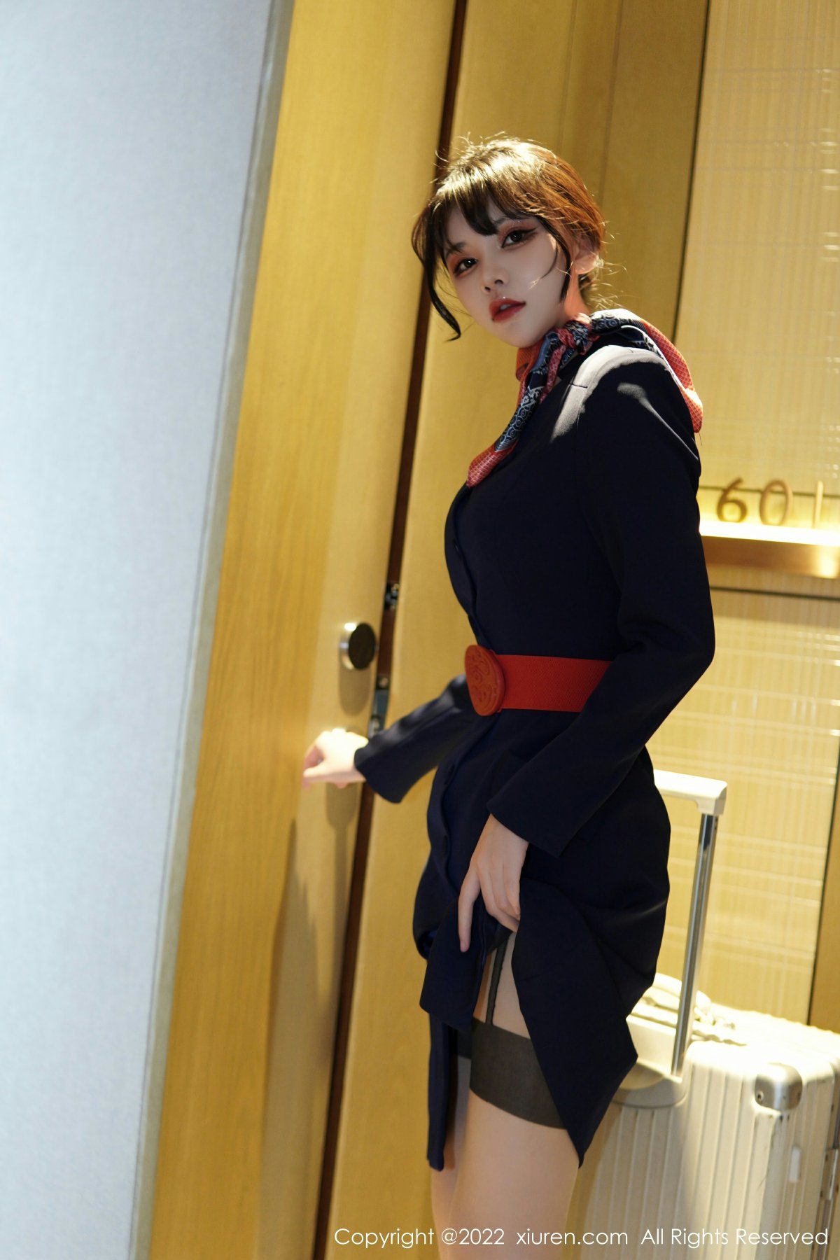 [XiuRen秀人网] 2022.12.27 No.6048 桃桃子_ 第二套写真 性感深蓝色空姐制服 [82+1P]