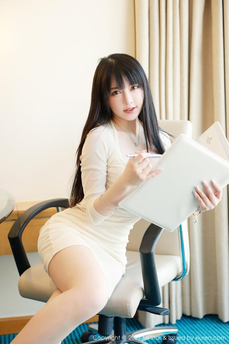 [MFStar模范学院] 2021.03.22 VOL.472 玉兔miki 超低深V性感私房写真 [56+1P]